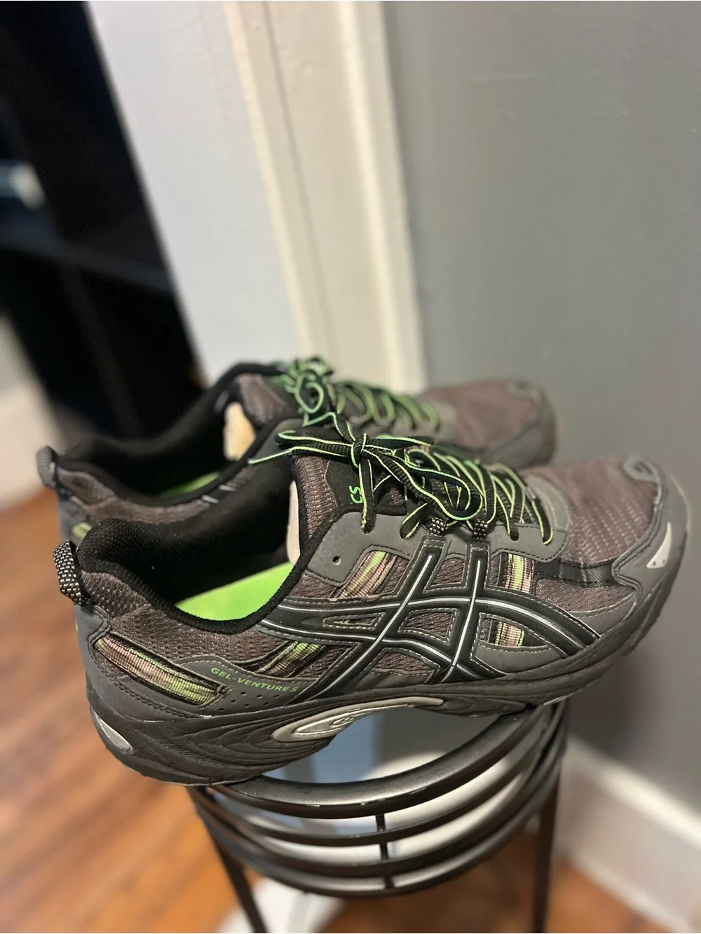 ASICS Men's Black and Green Athletic Running Shoes size 11.5